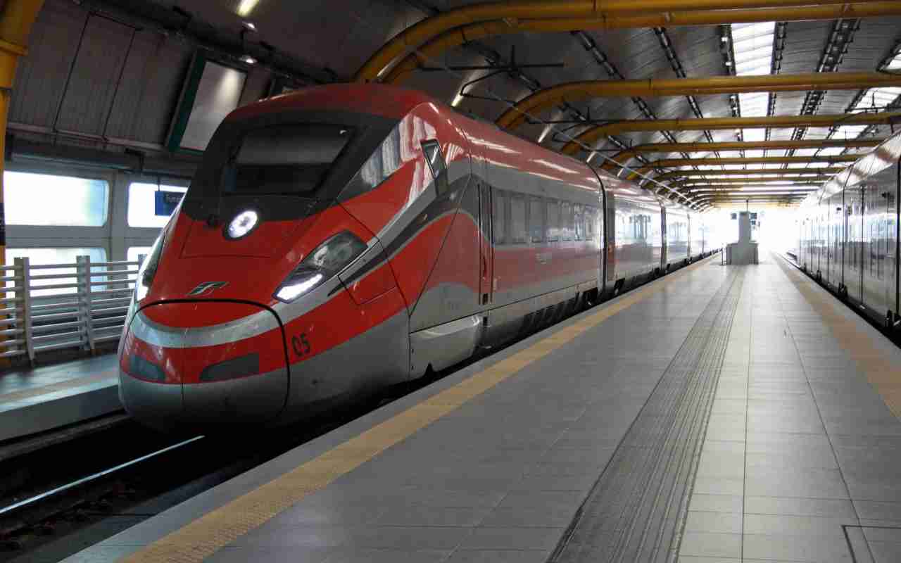 Pendolare Treno Alta Velocità (ANSA)