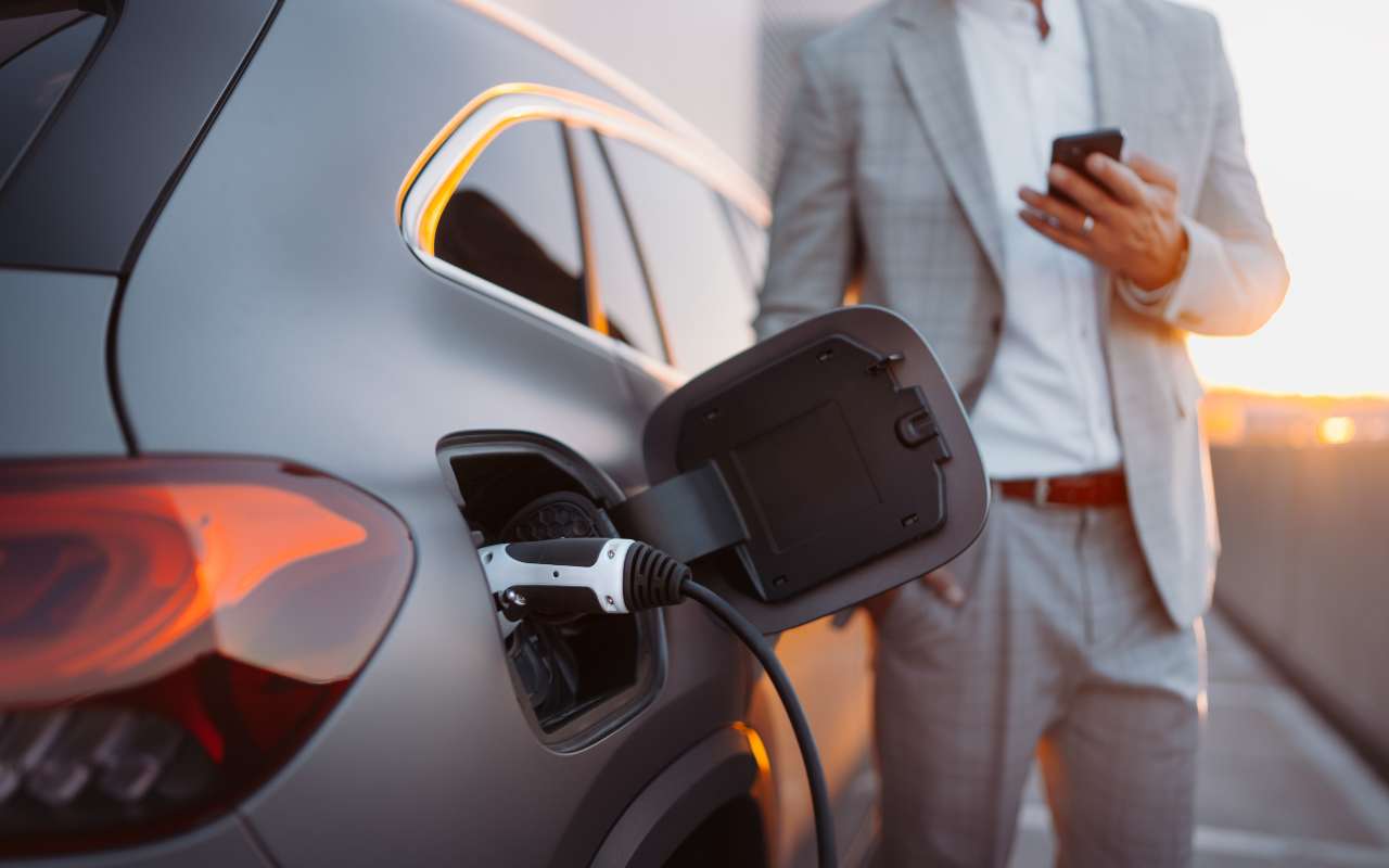 Auto elettrica (AdobeStock)