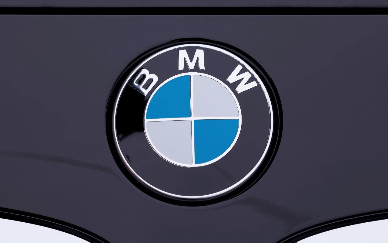 Il logo ufficiale BMW (Adobe Stock)