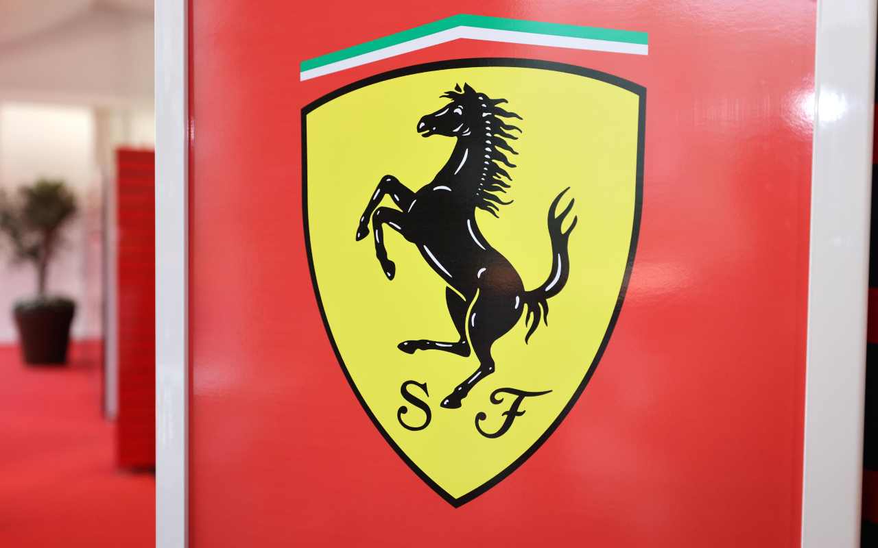 Il logo dell'azienda Ferrari (ANSA)