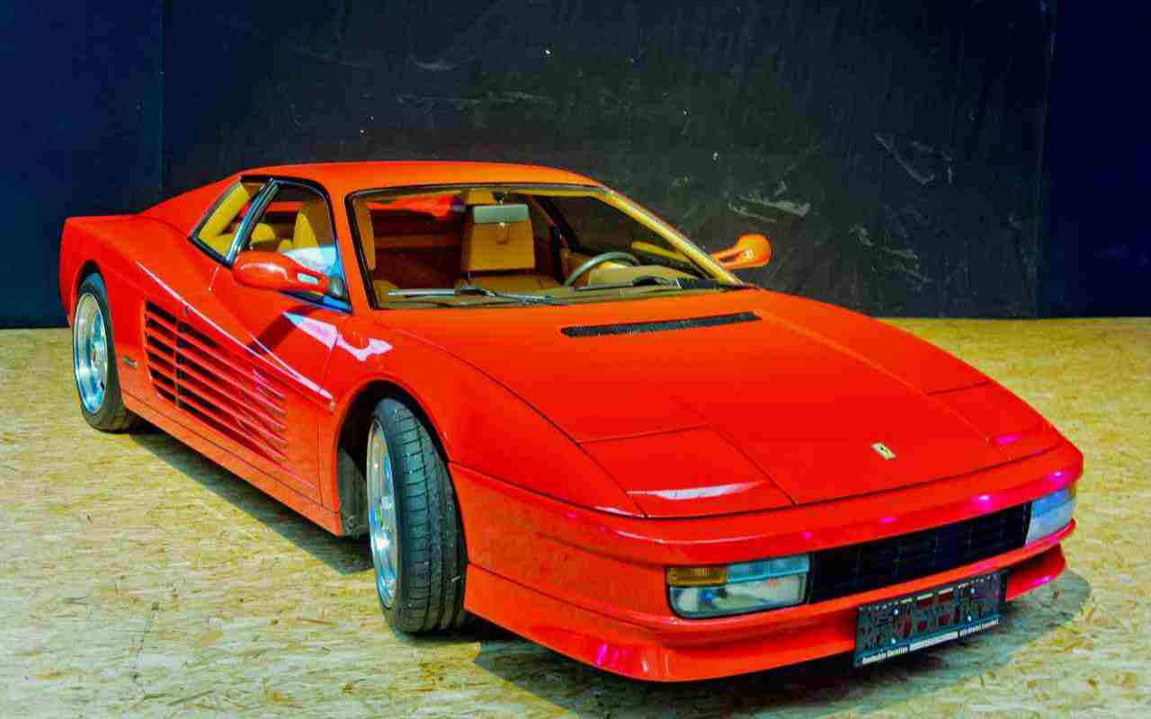Ferrari Testarossa (Adobe Stock)