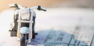 Assicurazione moto (Adobe Stock)