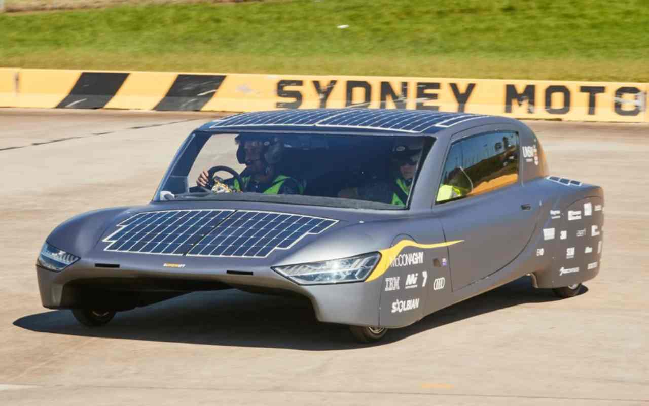 L'auto a pannelli solari Sunswift 7 (Sunswift Official)