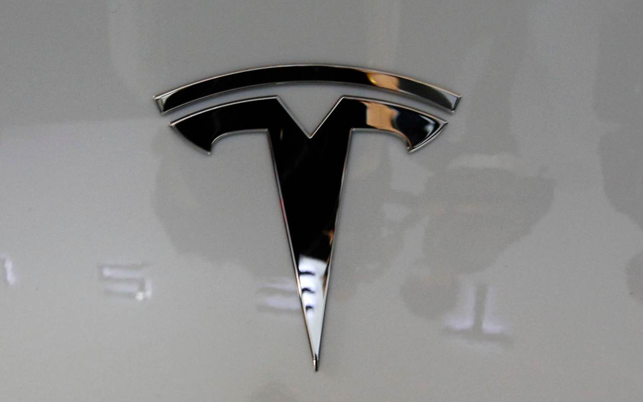 Il marchio dell'azienda di Elon Musk, Tesla (ANSA)