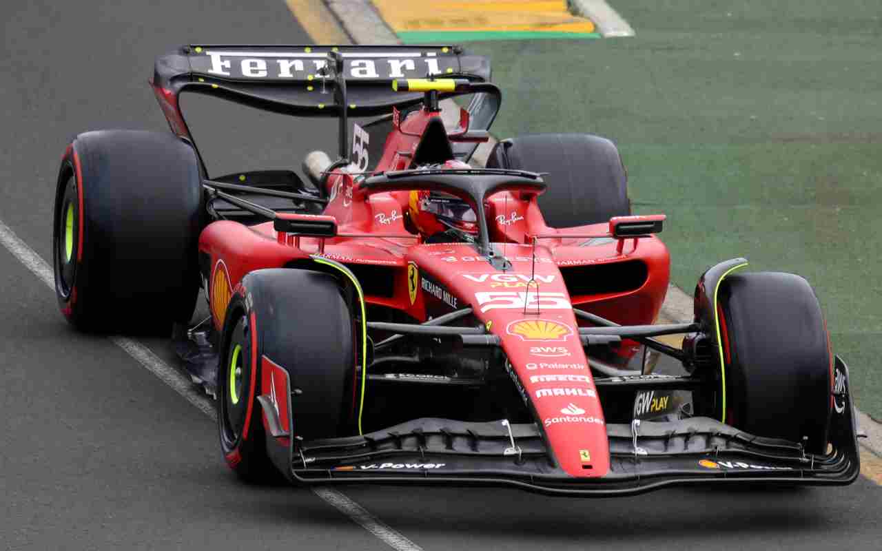 Ferrari SF-23 con Sainz a Melbourne (LaPresse)