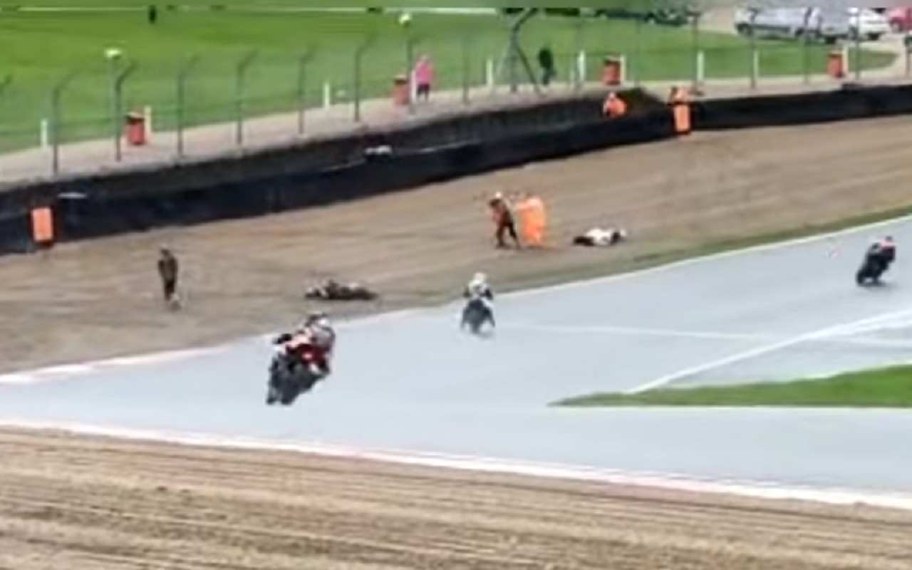 Un fotogramma dell'incidente avvenuto a Brands Hatch (Youtube)