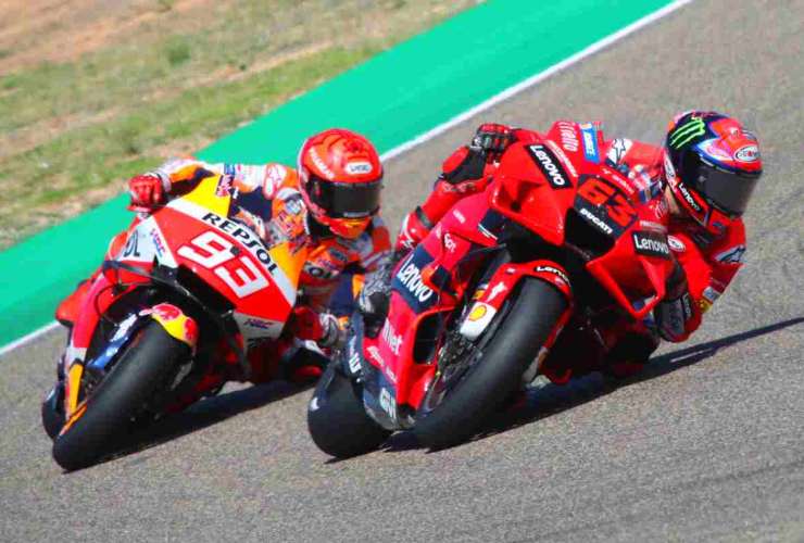 Bagnaia-Marquez-Honda-Ducati in azione