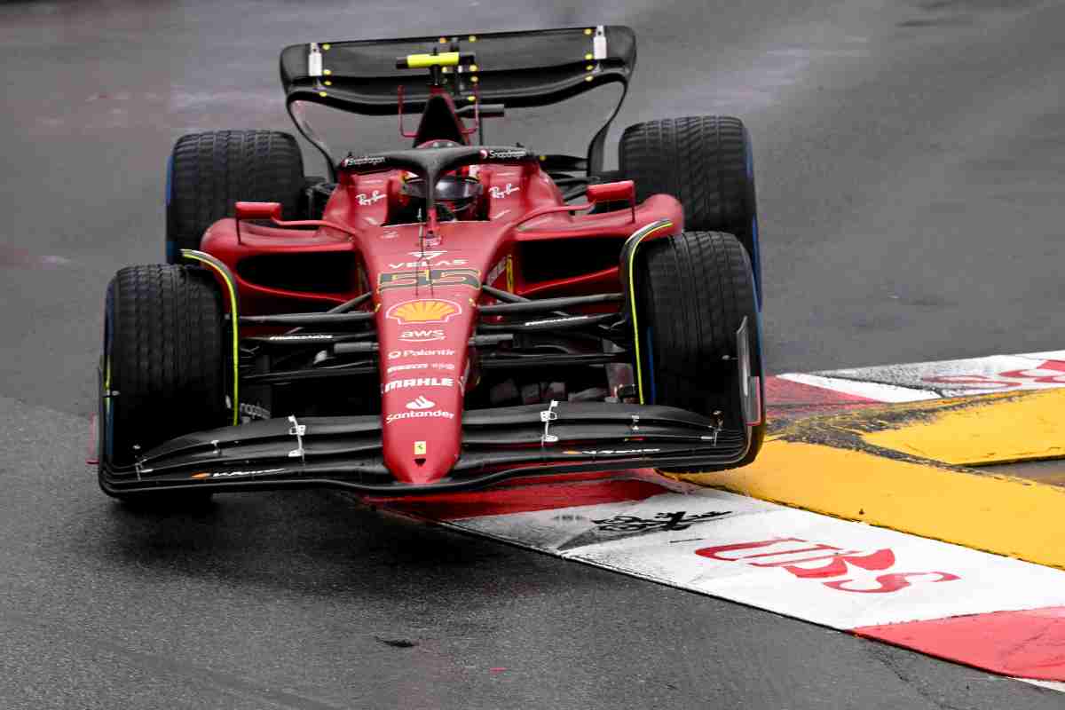 F1 Ferrari in autostrada