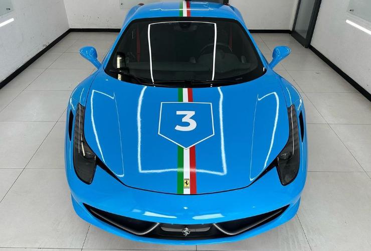 Una Ferrari 458 dedicata agli azzurri
