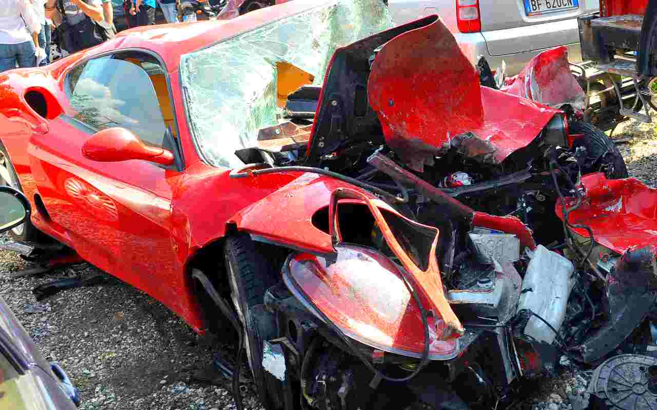 Ferrari Incidentata (Ansa Foto)