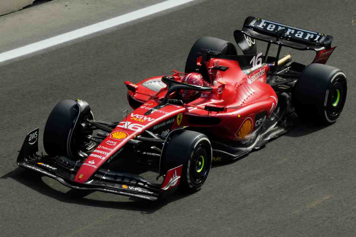 Ferrari SF-23 con Leclerc a Baku (LaPresse)