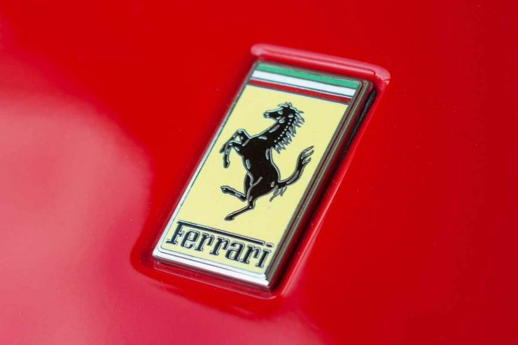 Ferrari logo confronto
