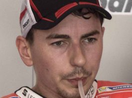 Lorenzo e la sua squadra del cuore (ANSA)