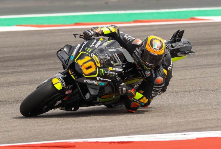 Luca Marini in azione in pista