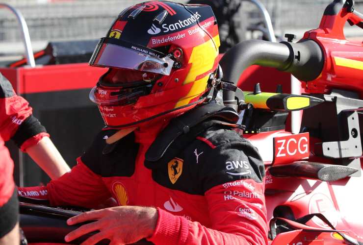 Carlos Sainz nell'abitacolo Ferrari