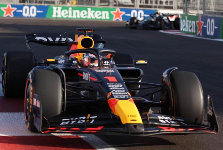 Verstappen in azione sulla RB19