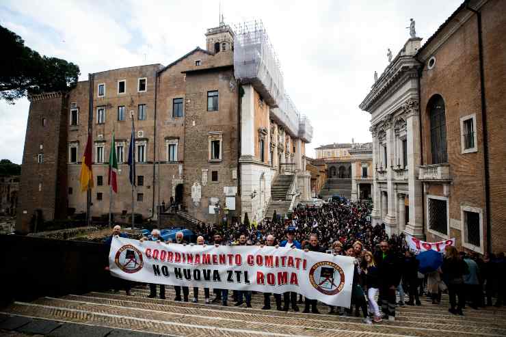 ZTL è guerra a Roma (ANSA)