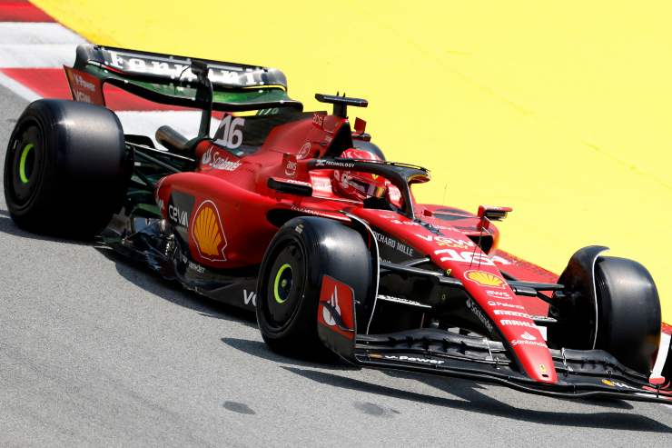 Charles Leclerc disastro a Barcellona