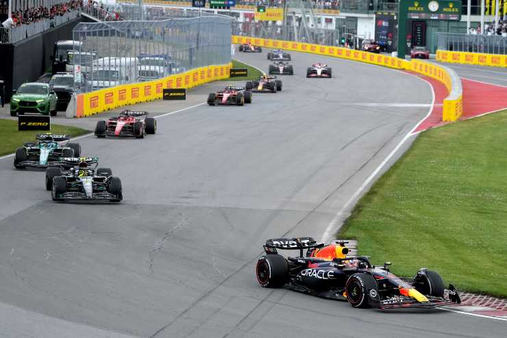 F1 Verstappen vince in Canada