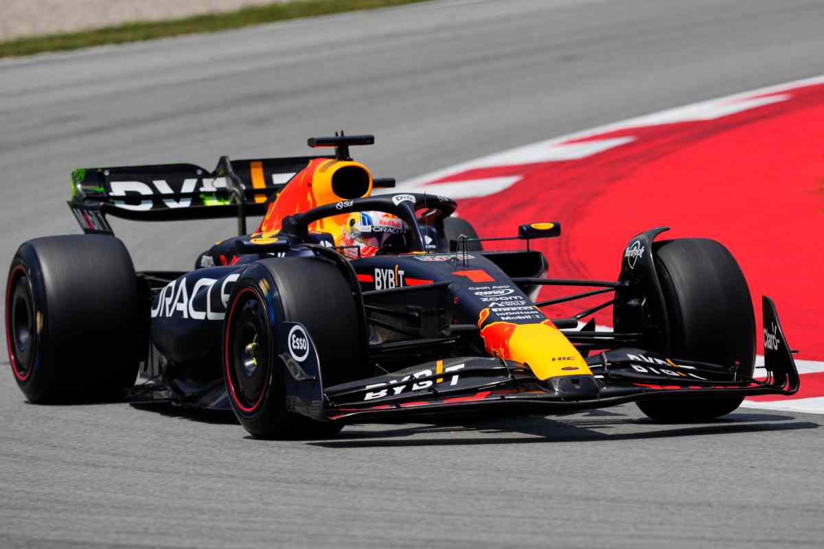 F1 Max Verstappen in azione a Barcellona