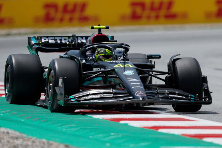 Lewis Hamilton ed il rinnovo