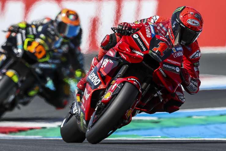 Pecco Bagnaia in trionfo ad Assen