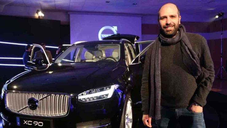 Checco Zalone con la Volvo XC90
