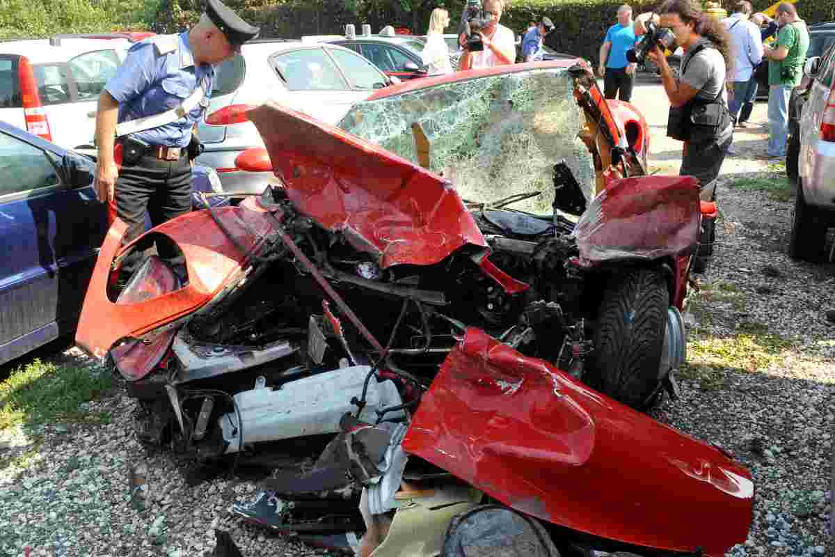 Incidente in Ferrari contro un autobus