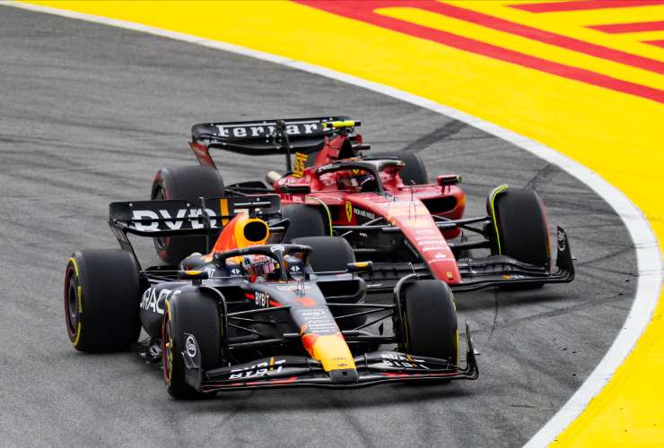 Il duello tra Sainz e Verstappen