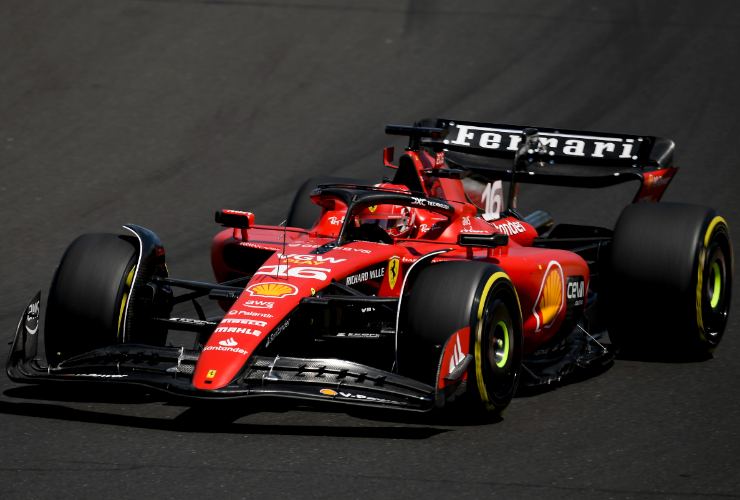 Leclerc al volante della SF23