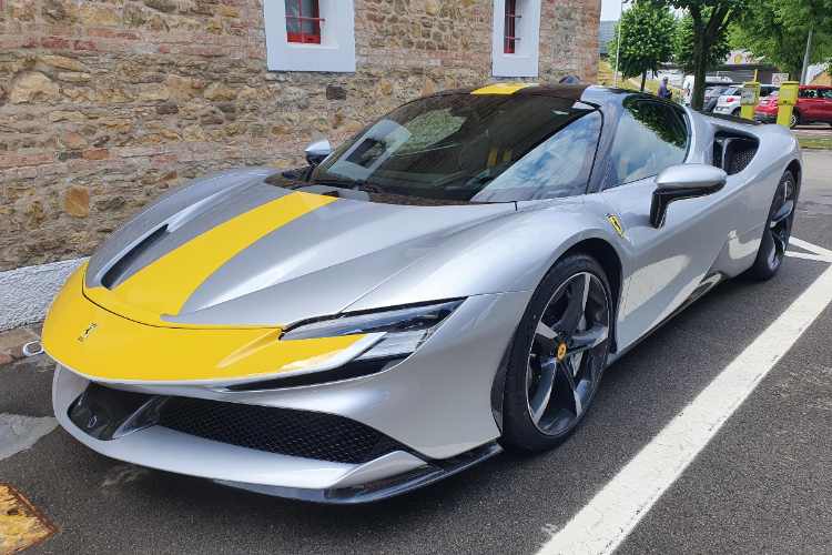 Le performance della Ferrari SF90 Stradale