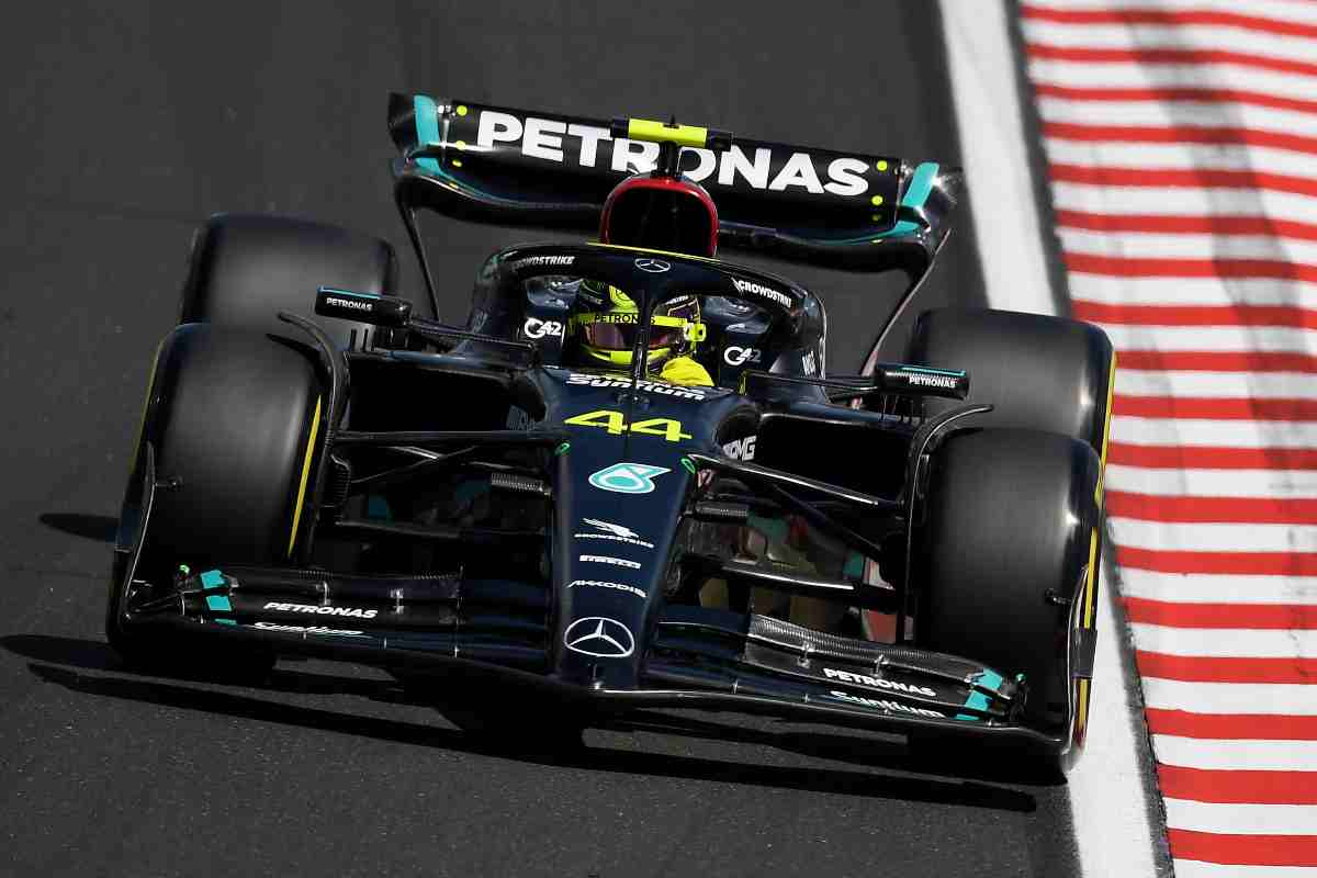 F1, Hamilton torna in pole