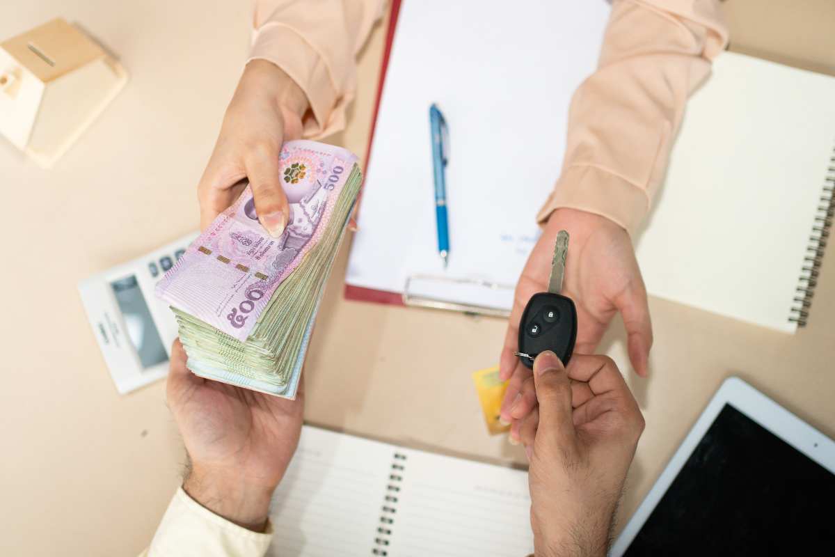 Cosa succede se pago una macchina in contanti? 