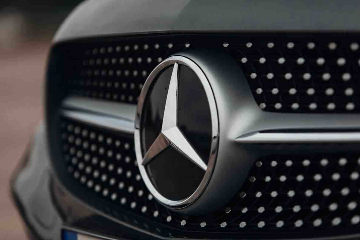 Mercedes guardate come cambia questa 220 SE