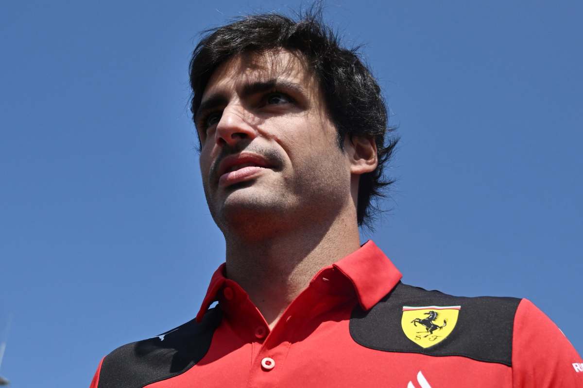 Sainz regala una emozione ai fan
