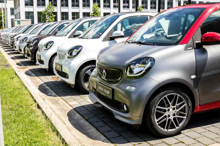 Un carico di benzina per la Smart