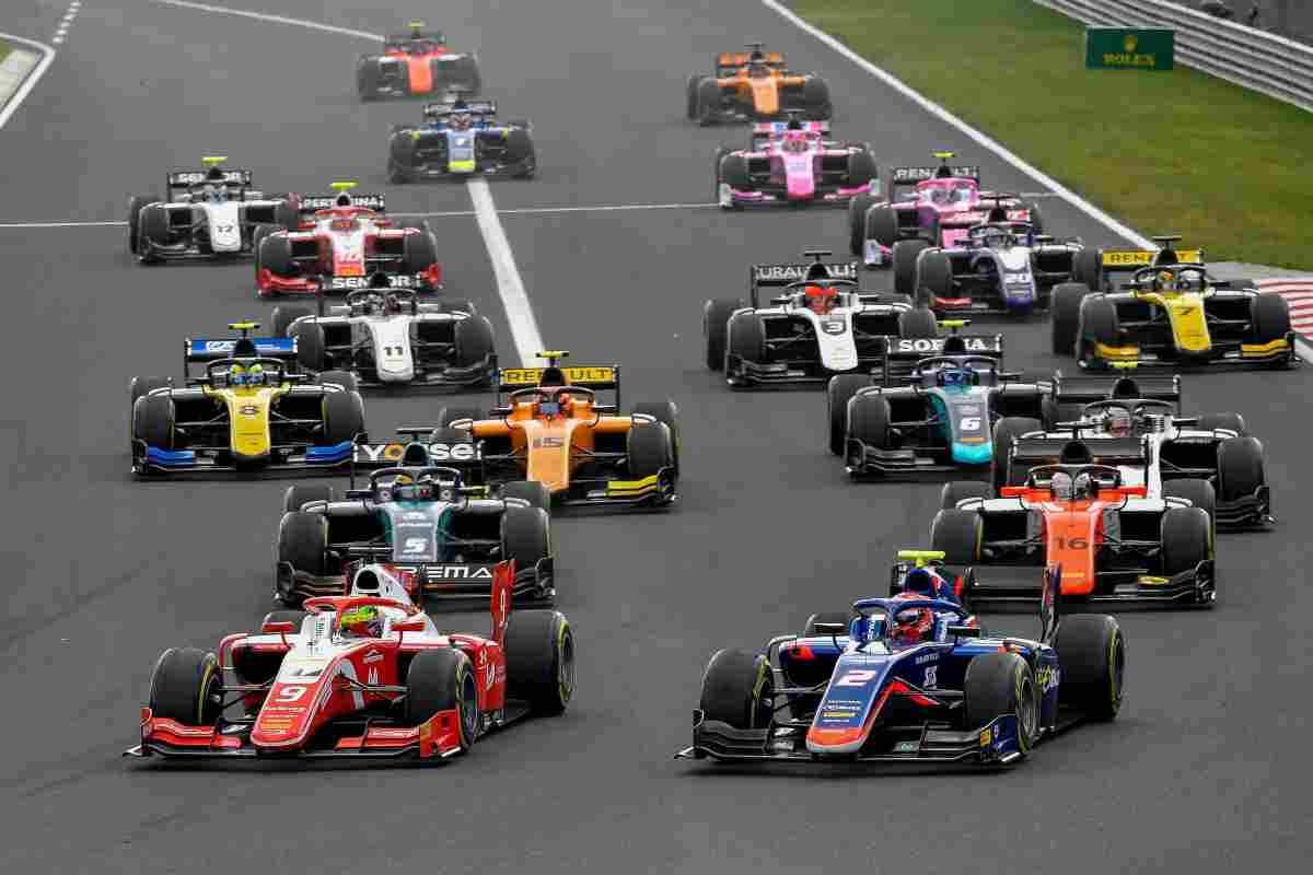 Sorpasso al pilota Ferrari