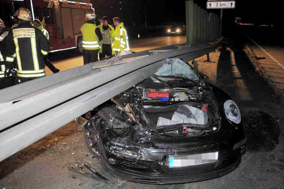 Giocatore si schianta con la sua Porsche