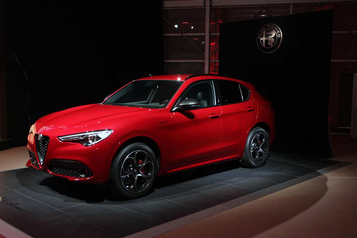 Alfa Romeo, svelata nuova Stelvio