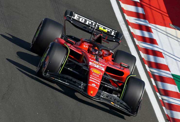 Carlos Sainz distrugge la Ferrari