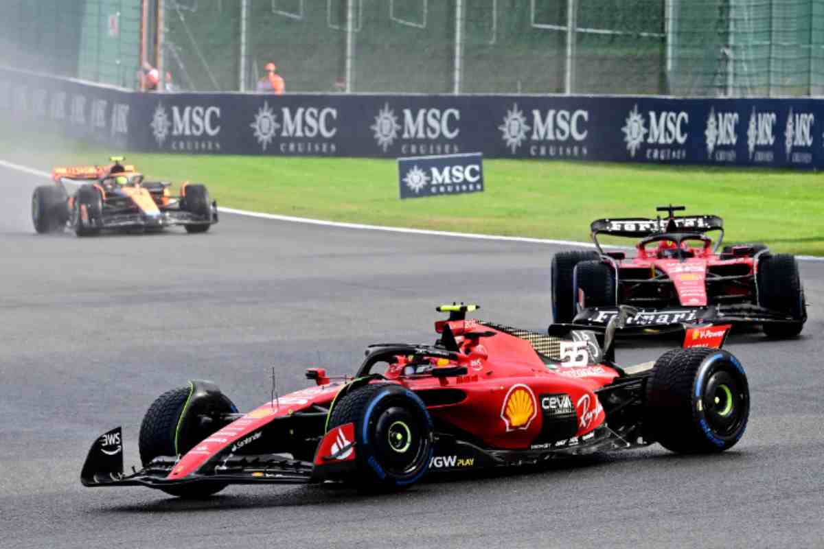 Ferrari Sainz attacca
