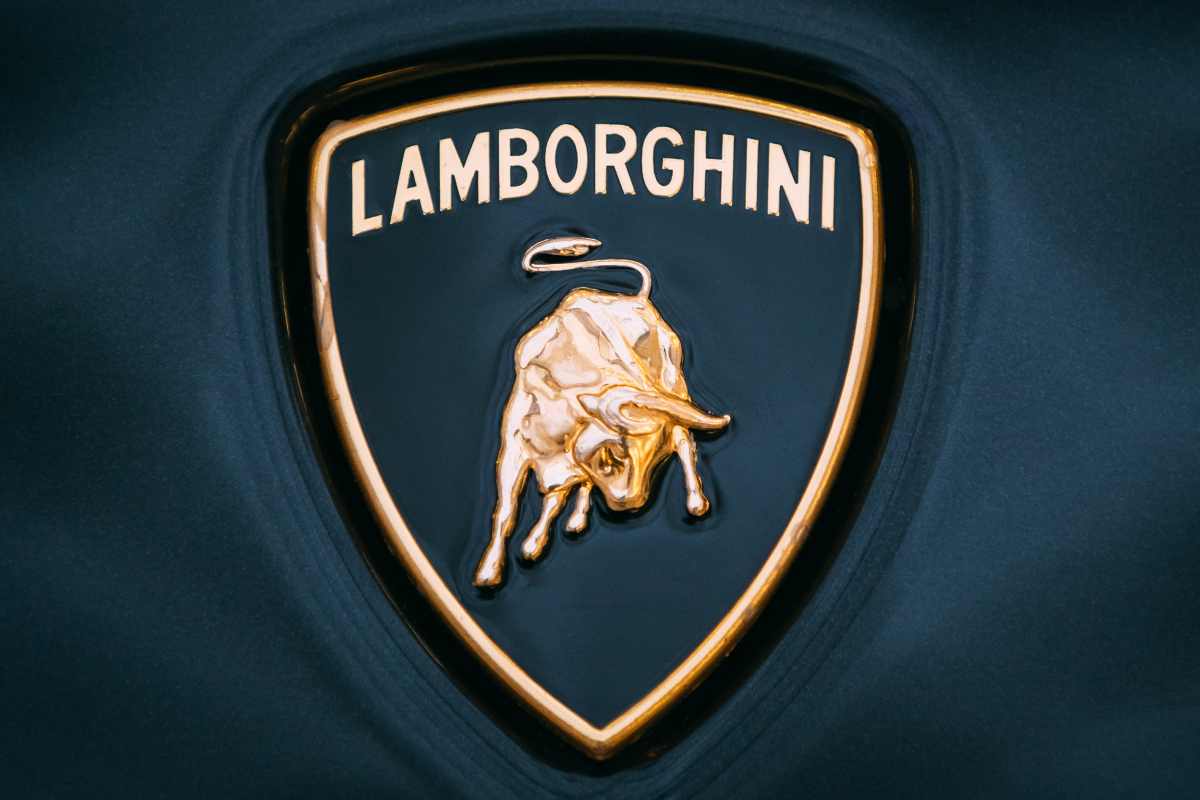 Lamborghini stop alle auto a combustione