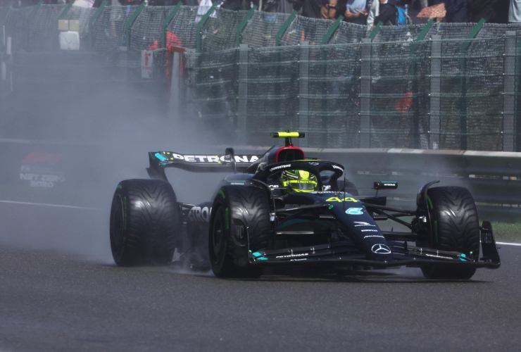 Hamilton al volante della W14