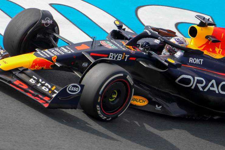 Max Verstappen troppo superiore