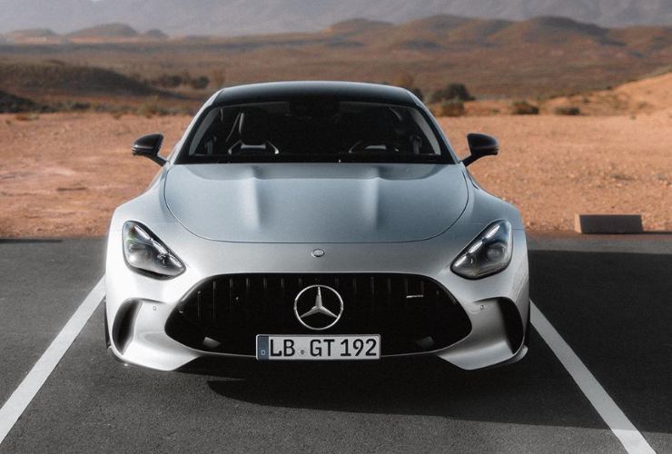 Il frontale della nuova Mercedes