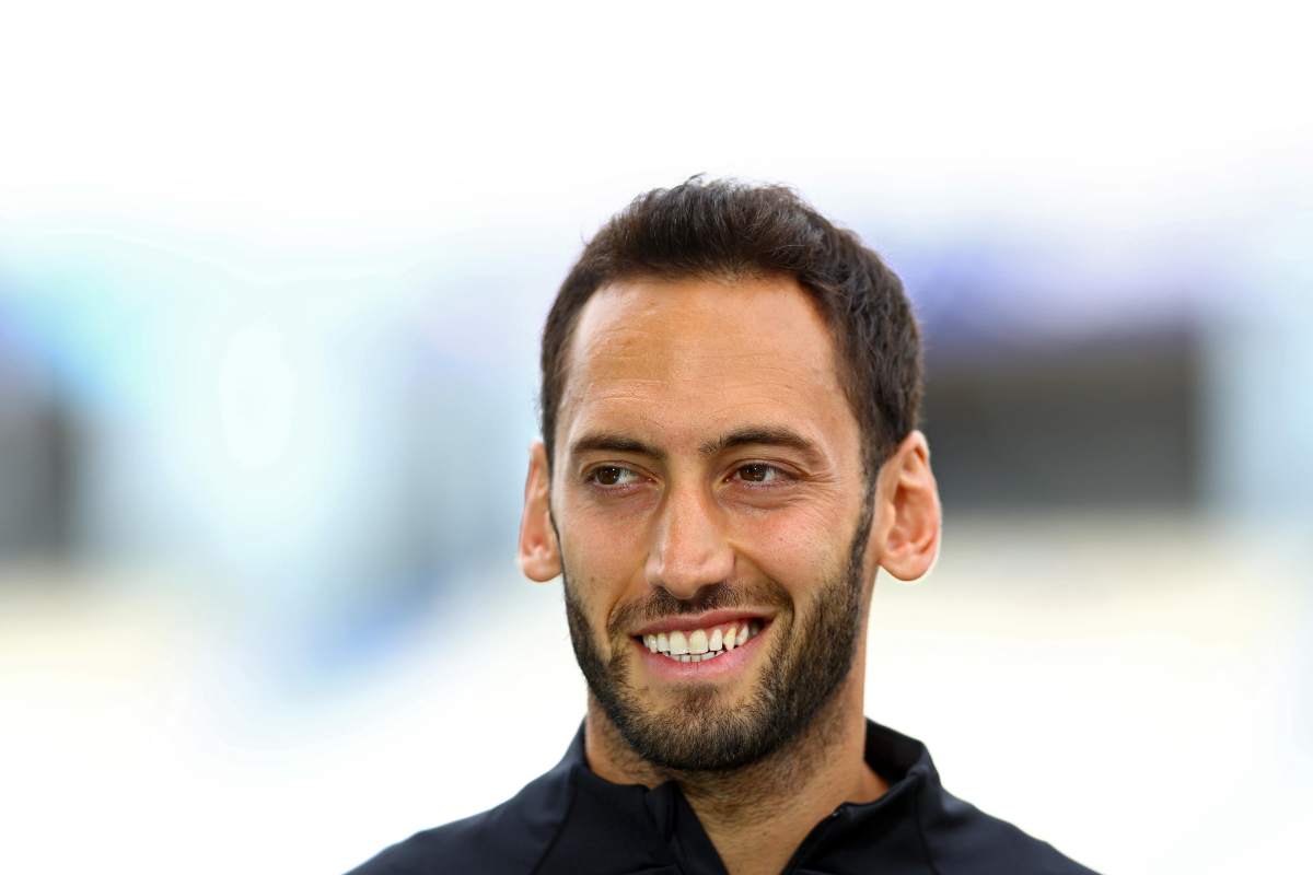 La passione per le auto di Calhanoglu