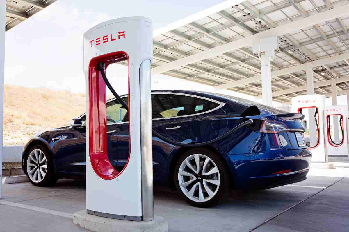 Ci siamo, colpo di scena Tesla: mercato delle auto completamente stravolto