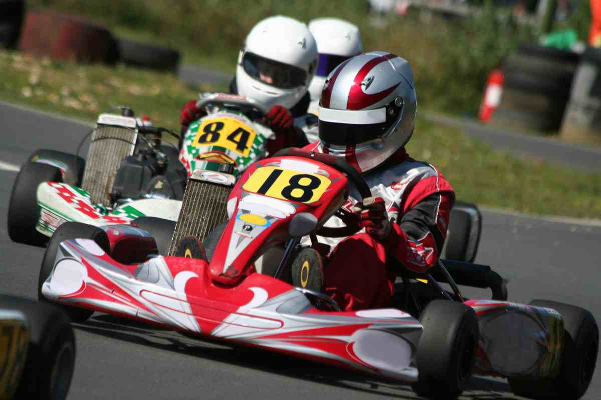 Quanti anni ci vogliono per guidare un go-kart?