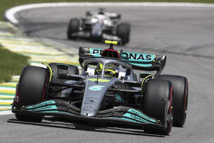 Lewis Hamilton a lungo in Mercedes