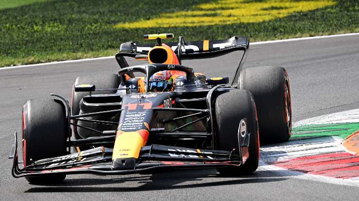 Sergio Perez bordata da Helmut Marko